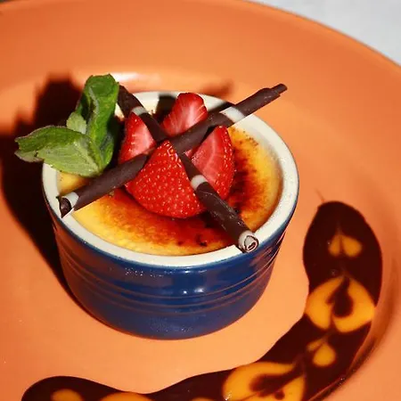 Danny Minnies Country House