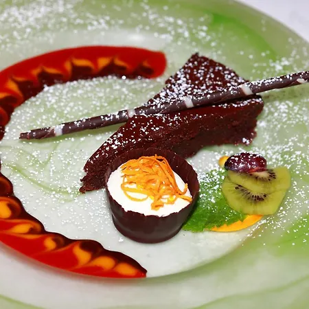 Danny Minnies Country House