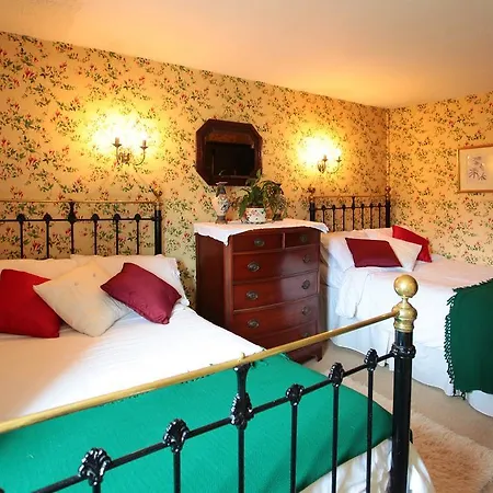 Danny Minnies Country House